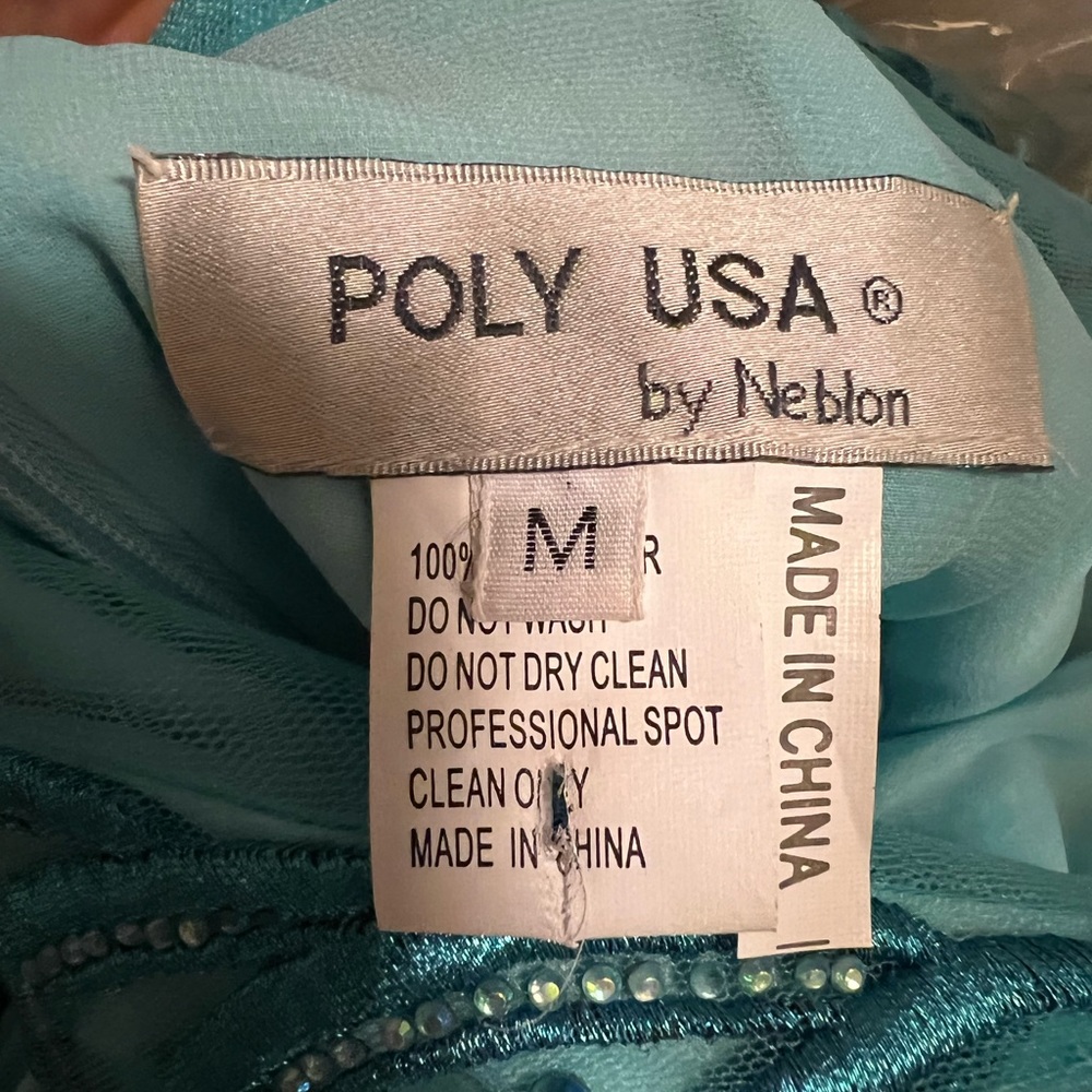 Beautiful dress size medium. Only worn once. Great condition. - Picture 6 of 6